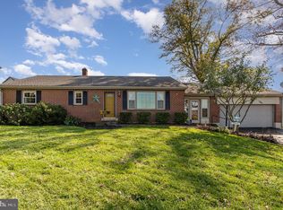 1424 Donegal Springs Rd, Mount Joy, PA 17552
