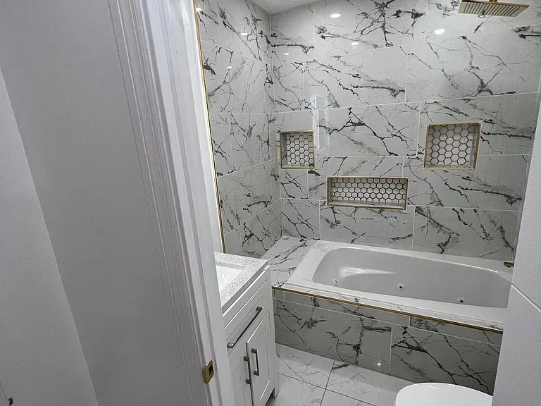 5090 SW 9th Ct — Photo 2