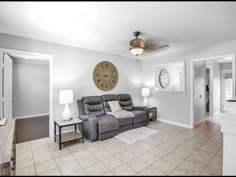 Tall Timbers Dr — Photo 5