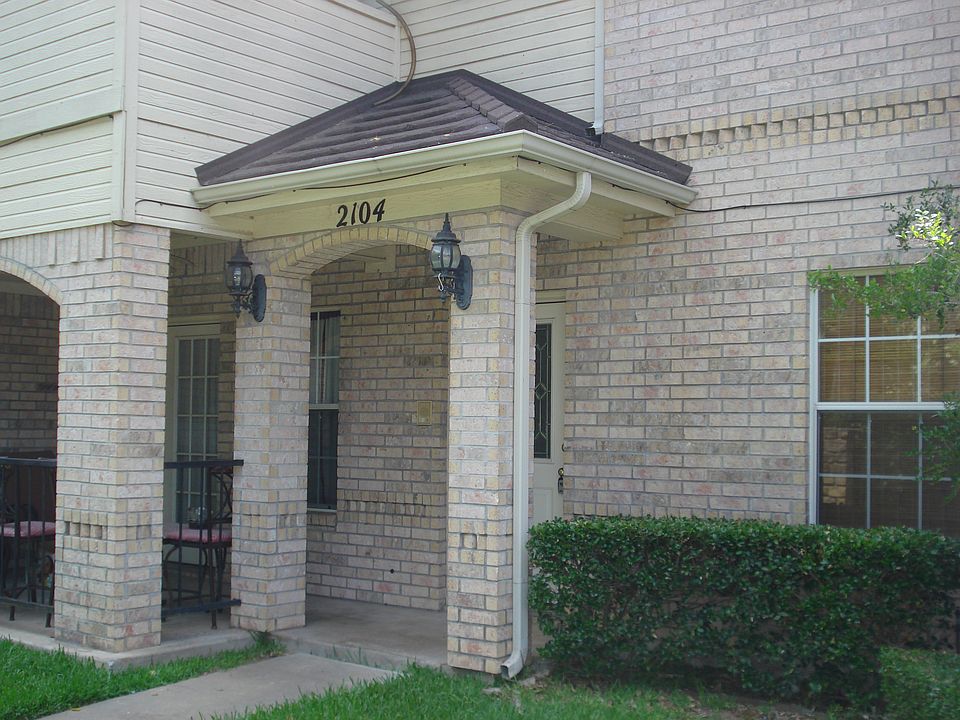 1st image of 2104 Lakeforest Dr