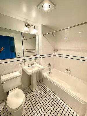 Rented by Addison Property Group | media 23