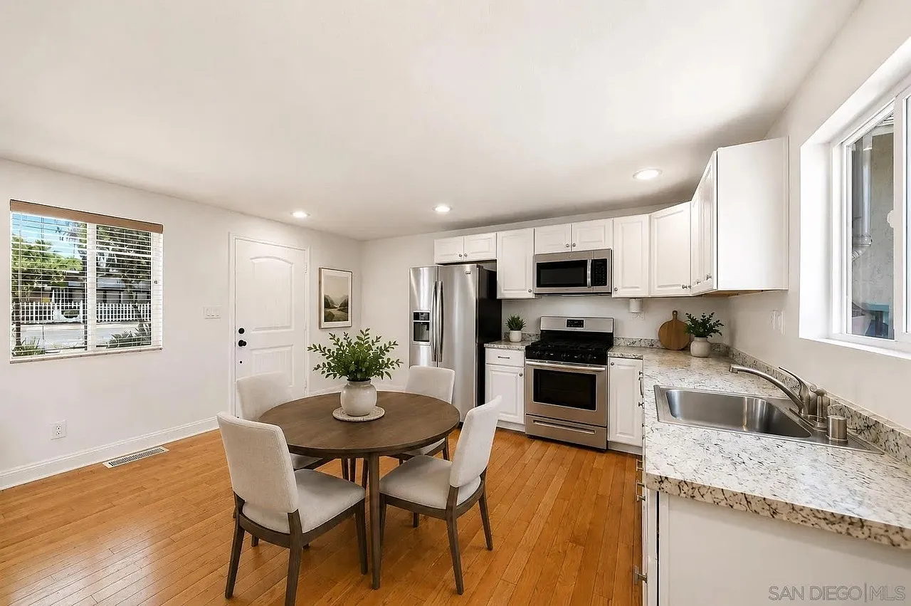 2 bed, 950 sqft, $3,150 — Photo 3