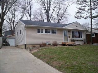 1111 38th St SE, Cedar Rapids, IA 52403