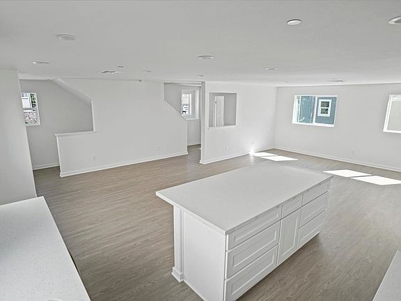 4th image of 13530 W Foothill Blvd
