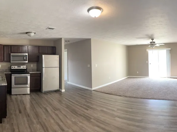 3 spacious bedrooms and 2 full bathrooms., 408 W Barker Pl Unit 3, Hartford, SD 57033