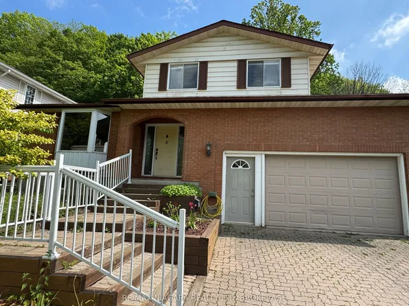 4 Trillium Ln, Saint Catharines, ON L2T 1W2