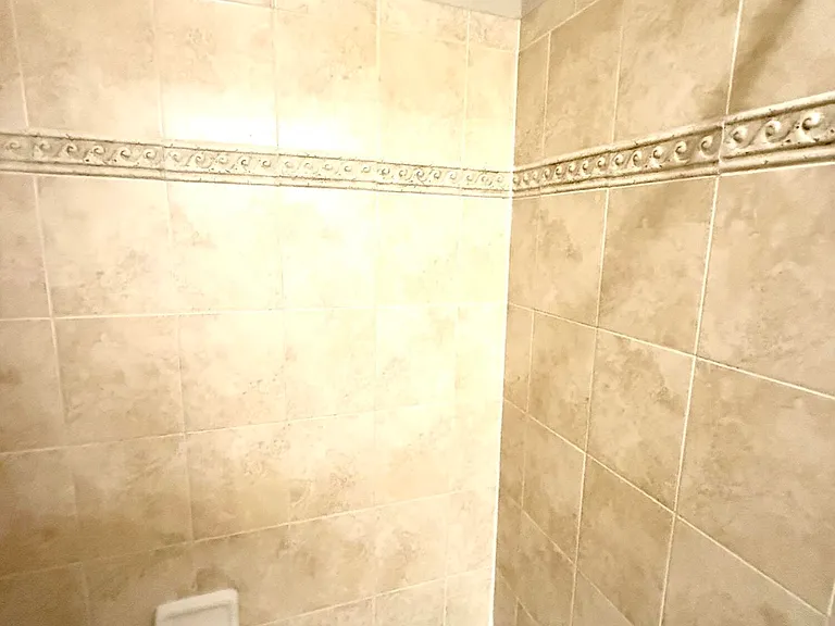 910 Abby Rd — Photo 22
