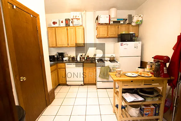 Rented by Jonis Realty | media 42