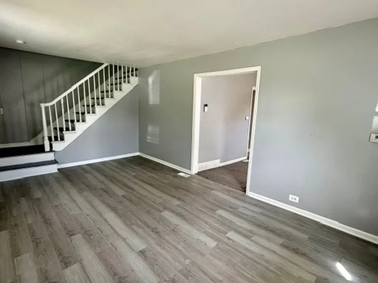 11334 Sussex St — Photo 4