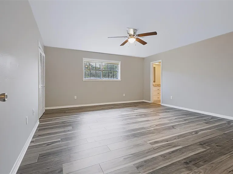 2405 Powell St — Photo 8