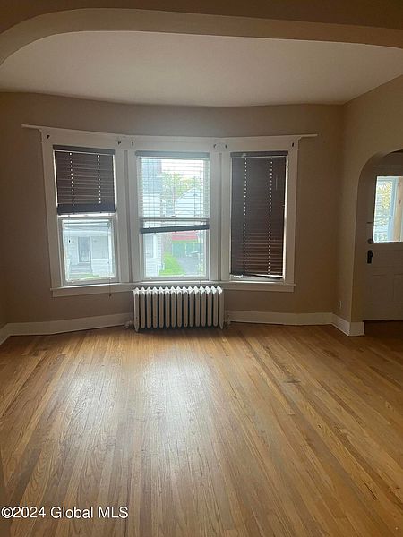 4th image of 12 W Erie Street