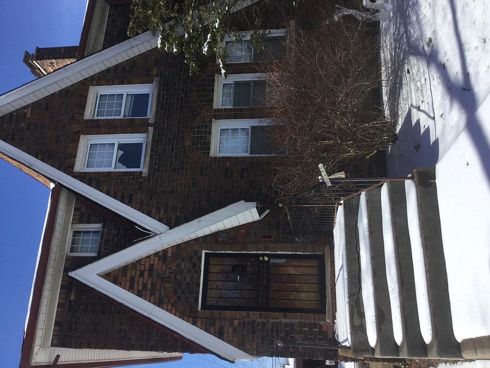 2nd image of 8293 Roselawn St