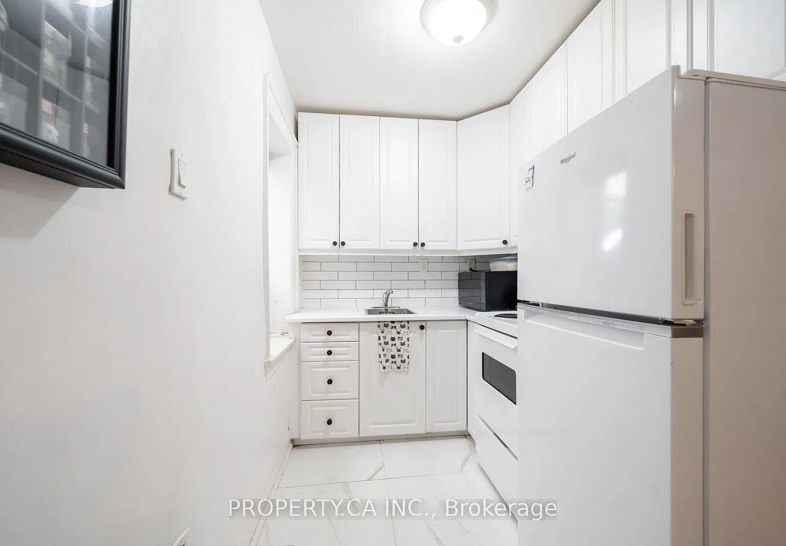 849 Broadview Ave E — Photo 3