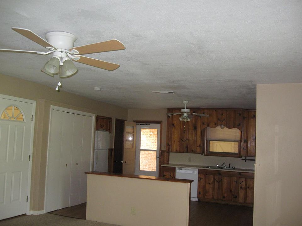 2nd image of 789 E Texas St
