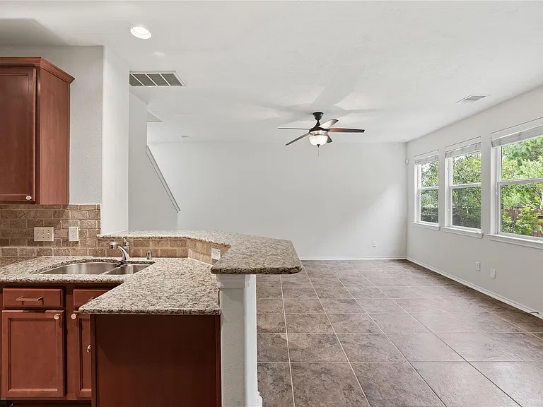 323 Bloomhill Pl — Photo 7