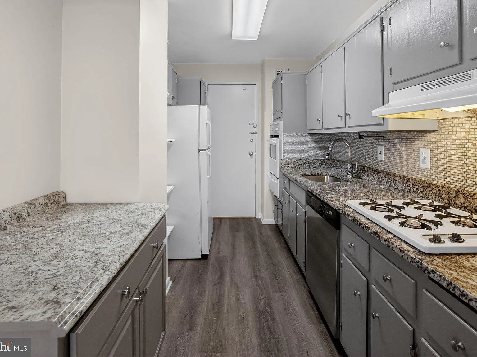 Grosvenor Park IIi Condominium — Photo 4