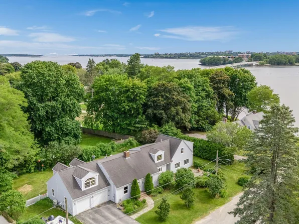 14 Fern Avenue, Falmouth, ME 04105
