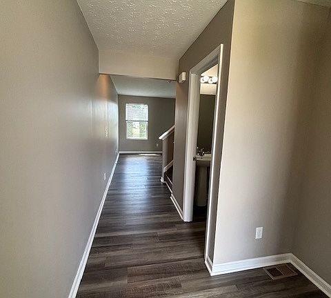 2nd image of 823 Prescot Cir