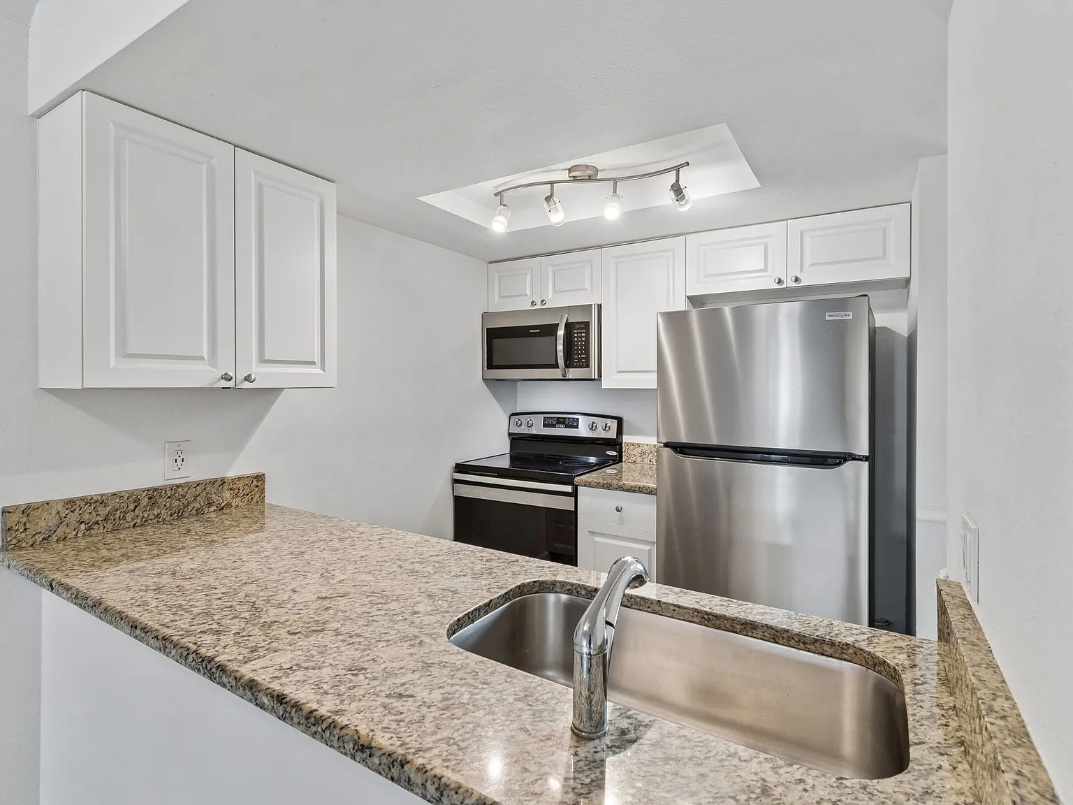 4813 W McElroy Ave — Photo 3