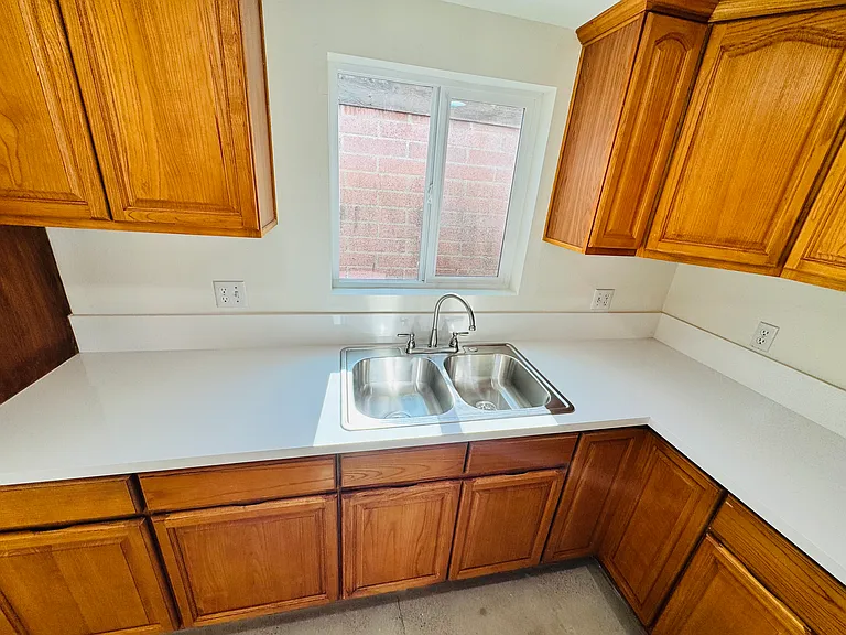 471 1/2 Ellis St — Photo 10