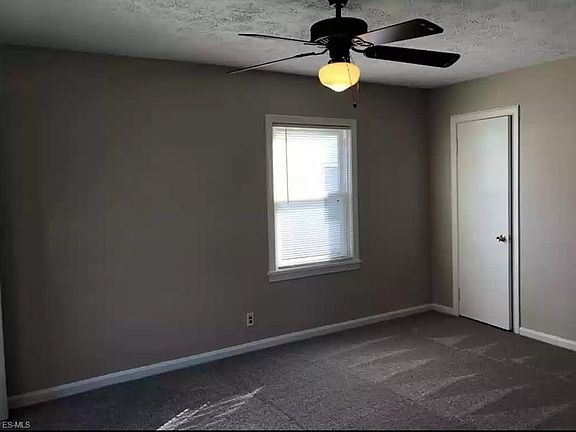 4th image of 884 Clifford Ave