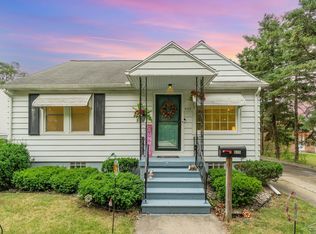 615 Burns St, Essexville, MI