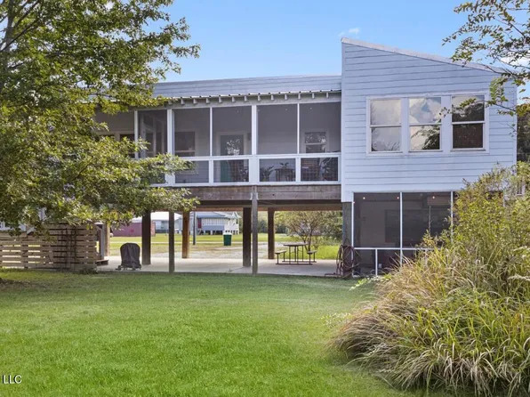 322 Tide St, Waveland, MS 39576