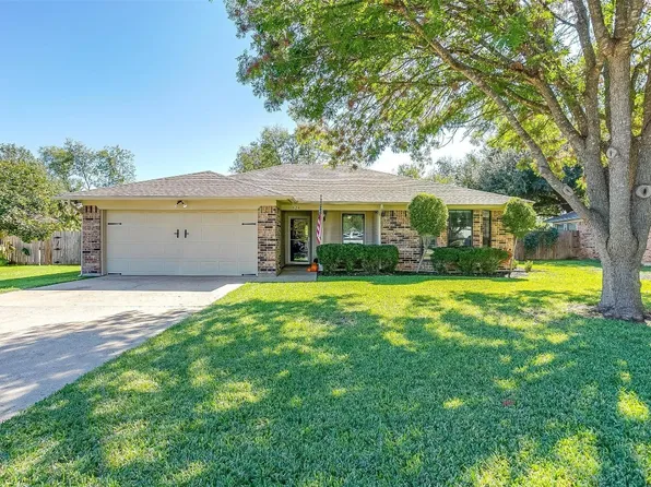 1524 Tobie Layne St, Benbrook, TX 76126