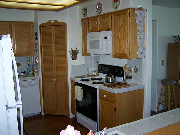 4th image of 38 Orcutt Dr