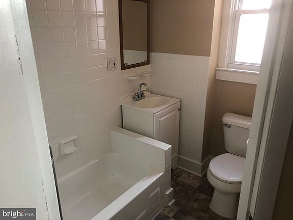 4th image of 320 Powell St