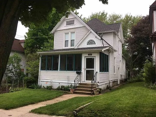 1216 N Court St photo 1