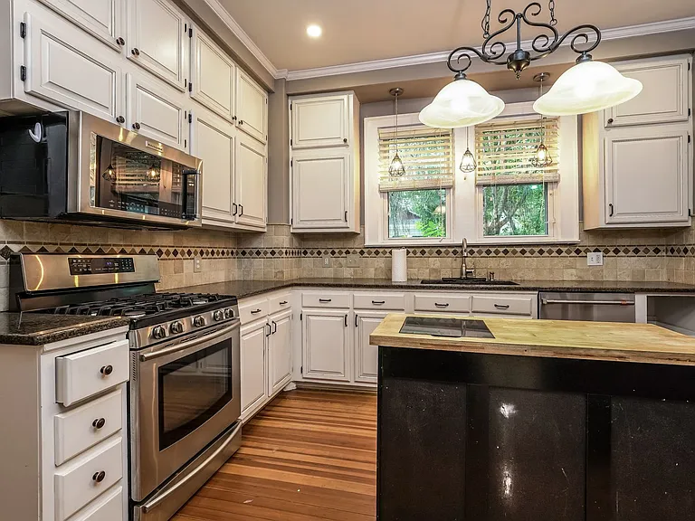 340 W End Blvd — Photo 8