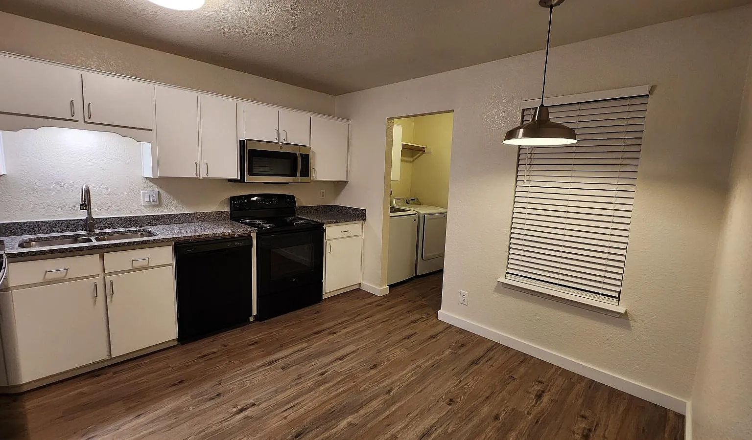 2 bed, 895 sqft, $995 — Photo 2