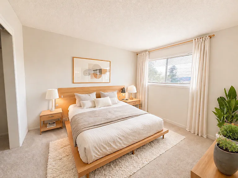 BEDROOM
Comfortable and light-filled bedroom