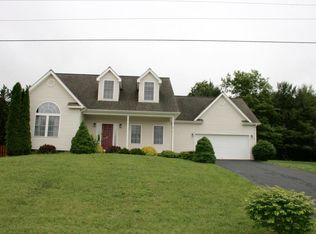 615 Dee Dee Dr, Christiansburg, VA 24073