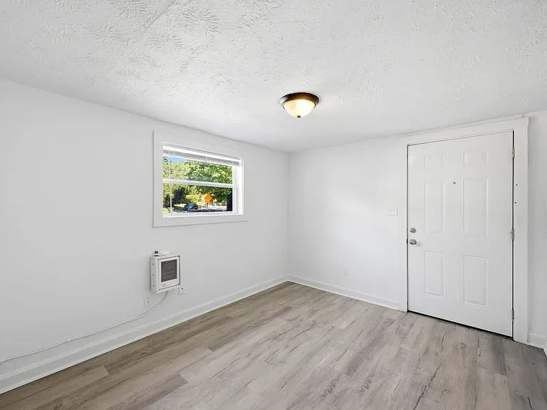 486 Hanley St #A — Photo 3