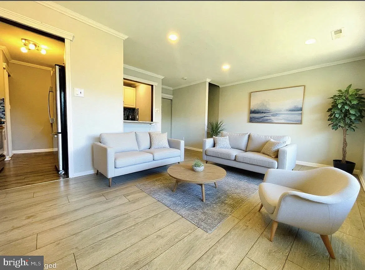 2 bed, 1.0 bath, 925 sqft, $1,900 — Photo 4