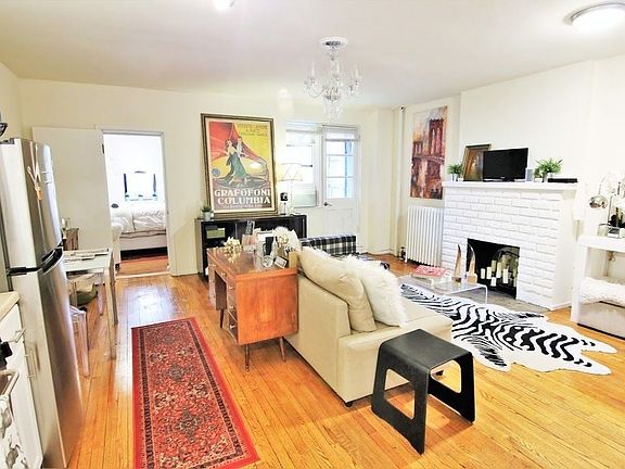 3rd image of 247 W 76th St #2