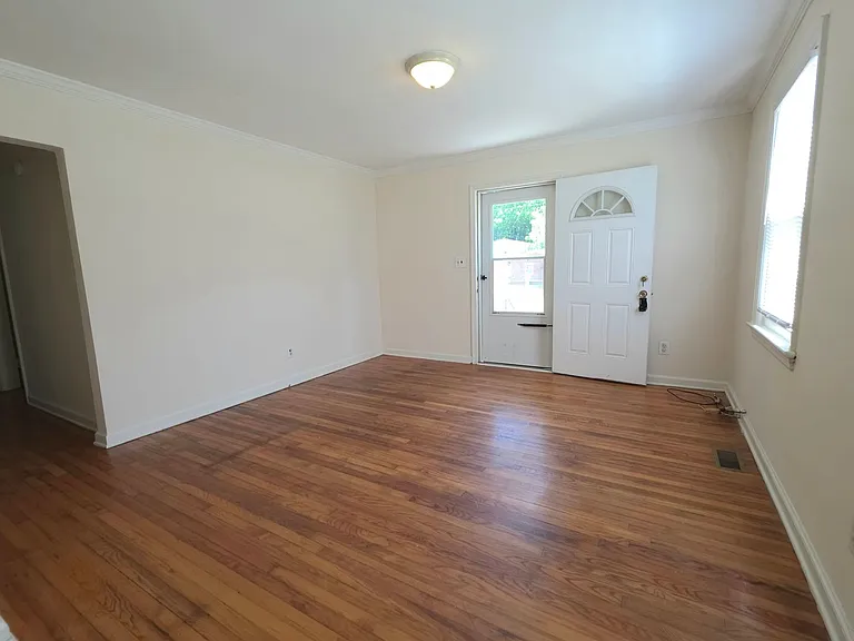 24 Morrison Ave — Photo 3