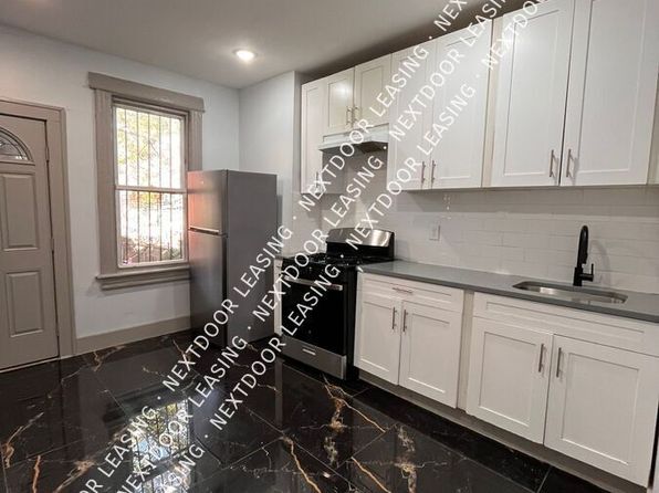 206 Myrtle Ave #1M