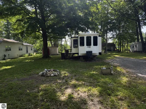 7667 Windoga Lake Dr, Weidman, MI 48893