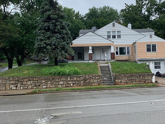 2nd image of 2212 Park Dr #C
