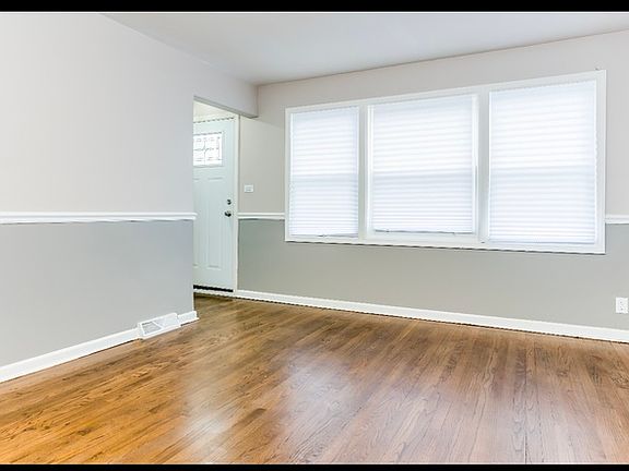 5th image of 10301 S Bensley Ave