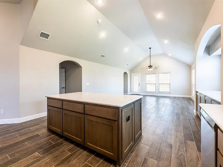 1304 Lancaster Dr — Photo 8