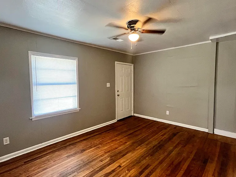 4011 N Victor Dr — Photo 6