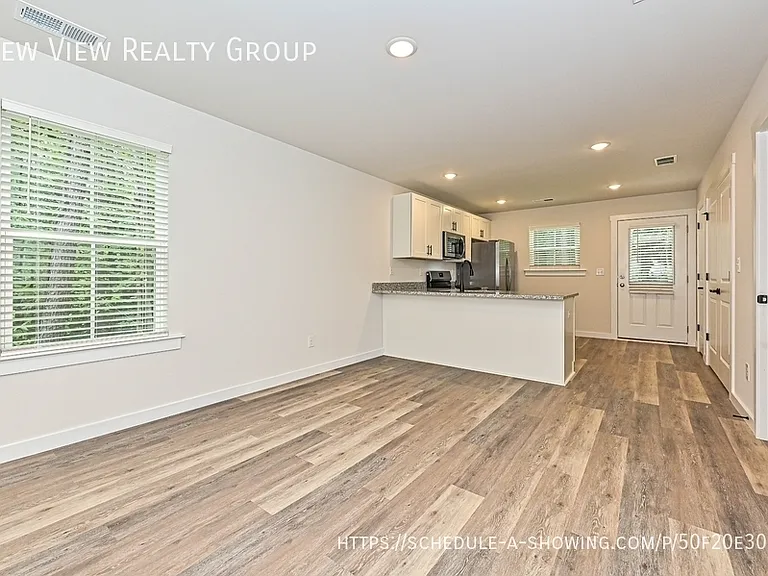514 12th Ave NE — Photo 6