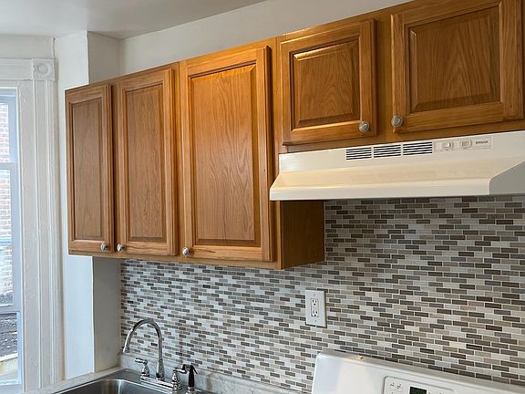 5th image of 925 W Lindley Ave APT 1