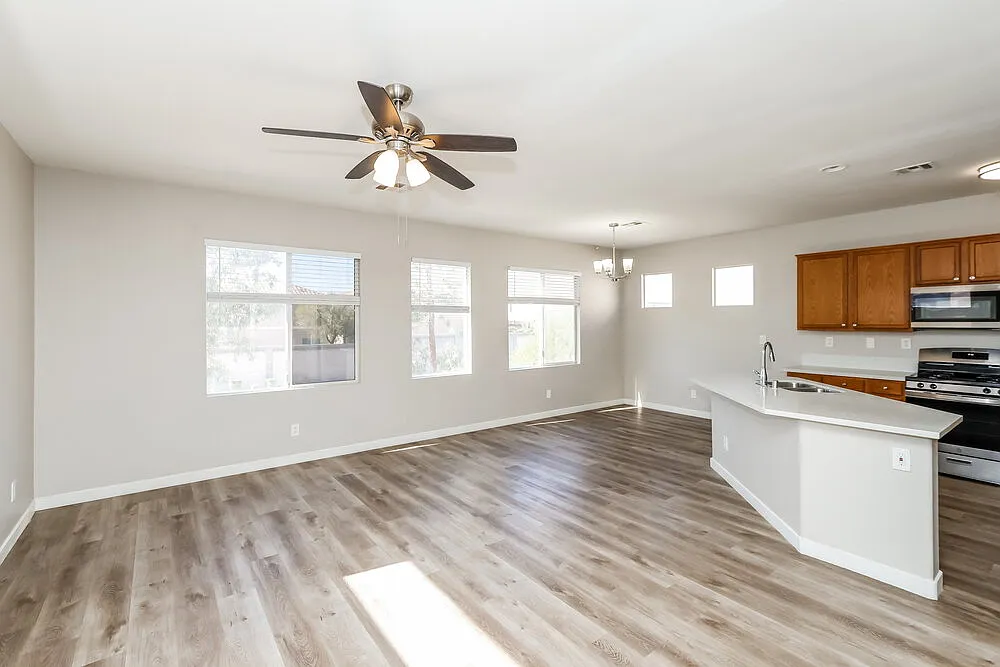 4 bed, 2.0 bath, 1770 sqft, $2,215 — Photo 4