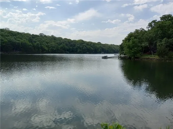 126 Laguna Dr, Mound City, KS 66056