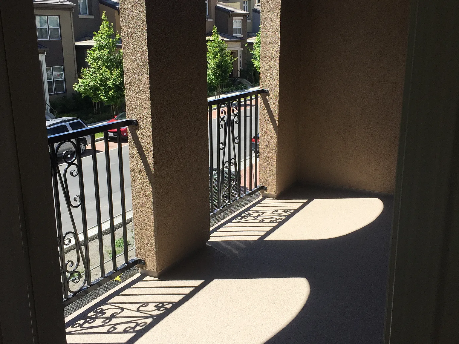 3 bed, 2.5 bath, 1633 sqft, $4,300 — Photo 4